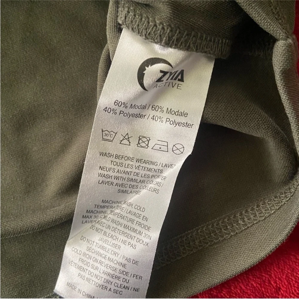 Zyia Army Cutsie Shawl Size XL - Picture 6 of 6